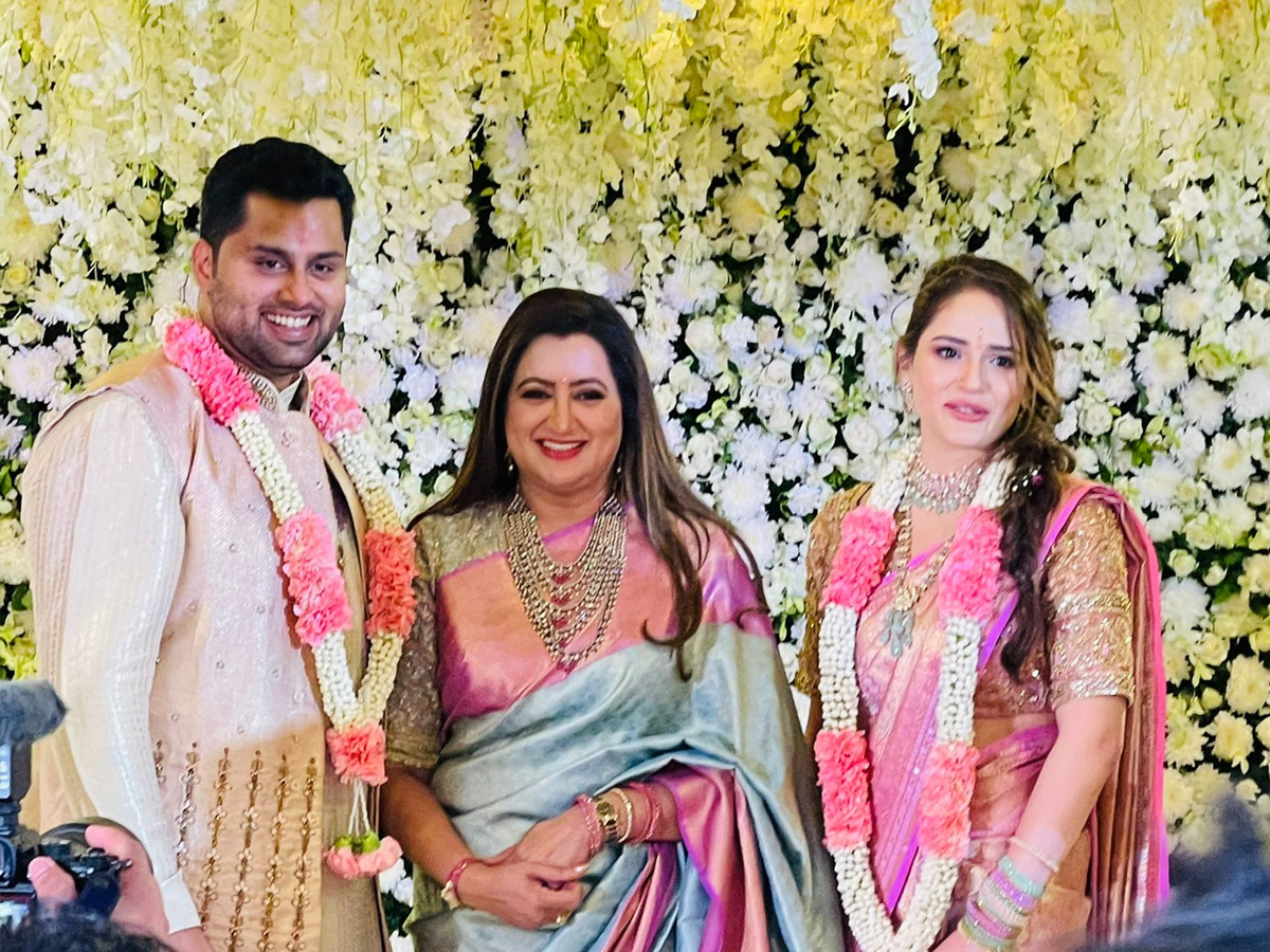 MP Sumalatha Abhishek Ambareesh Engagement  - Sakshi1
