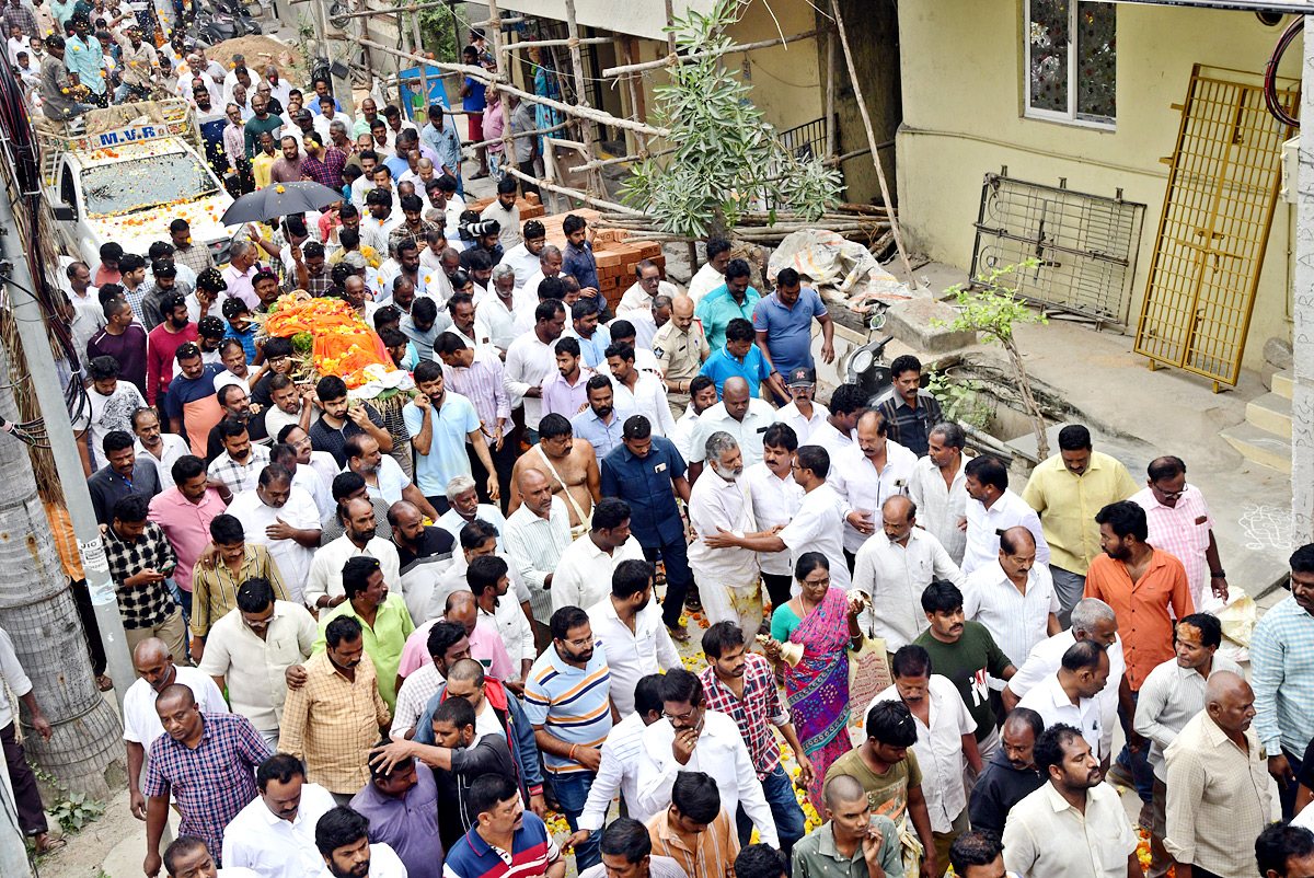 Chandragiri Mla Chevireddy Bhaskar Reddy Lost His Father - Sakshi8