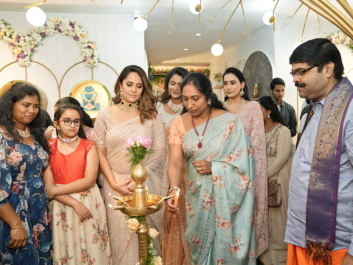 Hyderabad: Anchor Anasuya Launched Neelias Jewellery Store Photos - Sakshi11