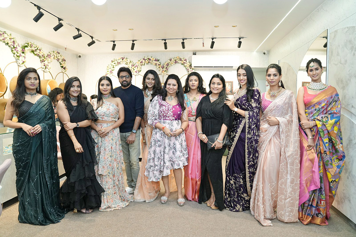 Hyderabad: Anchor Anasuya Launched Neelias Jewellery Store Photos - Sakshi15