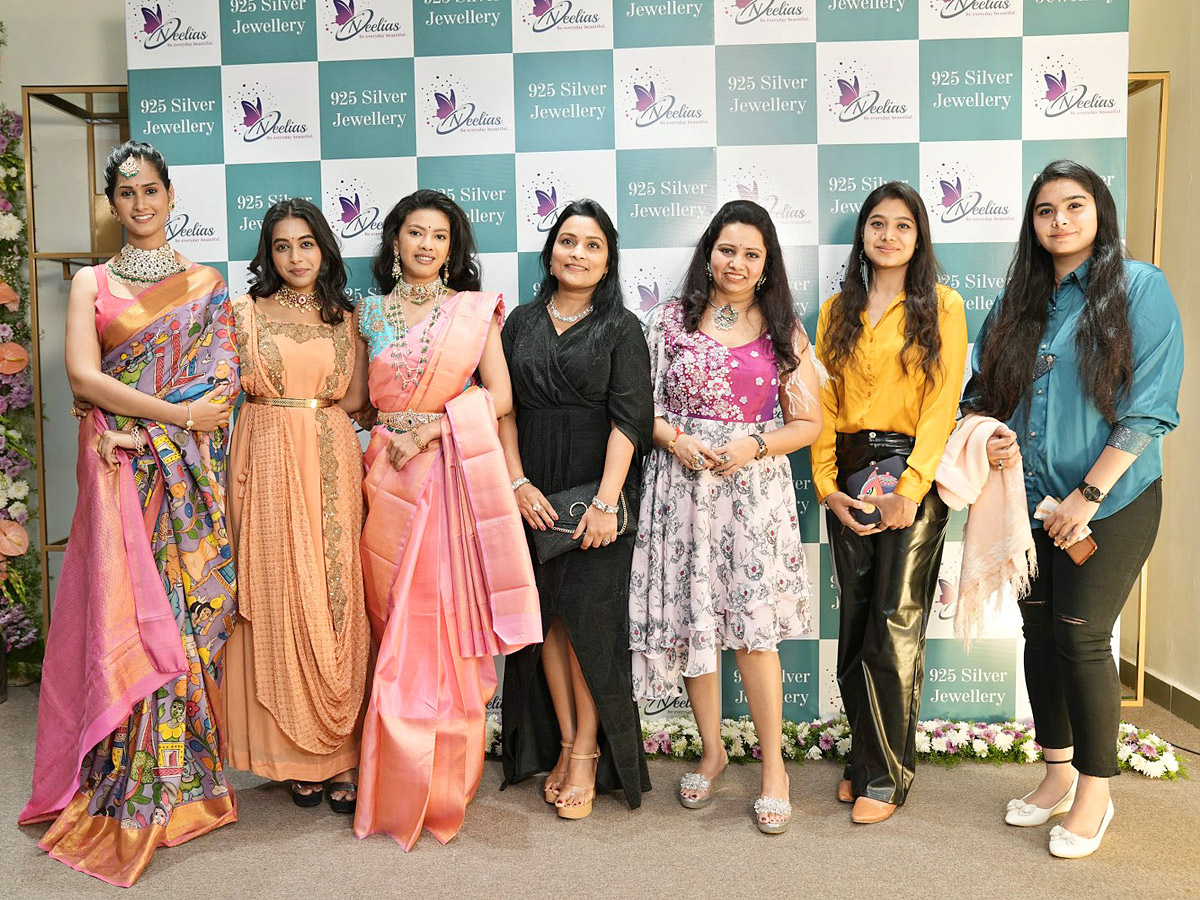 Hyderabad: Anchor Anasuya Launched Neelias Jewellery Store Photos - Sakshi16