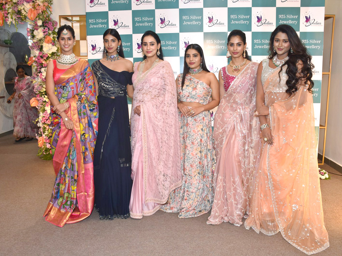 Hyderabad: Anchor Anasuya Launched Neelias Jewellery Store Photos - Sakshi6