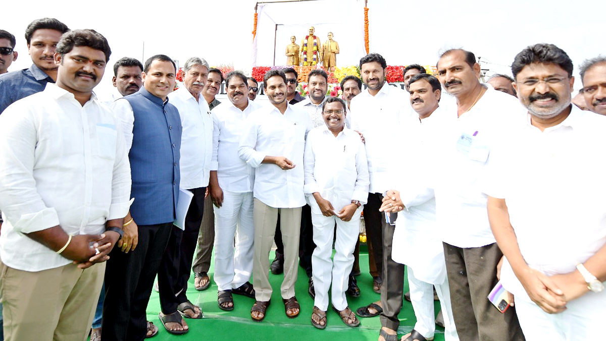 CM YS Jagan 2nd Day Tour In Kadapa District - Sakshi4