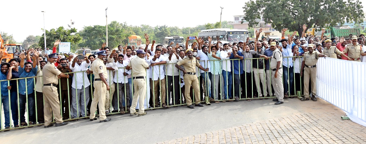 CM YS Jagan 2nd Day Tour In Kadapa District - Sakshi5