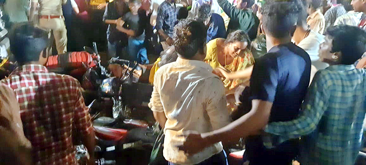 Shocking Incident in Chandrababu Road Show - Sakshi10