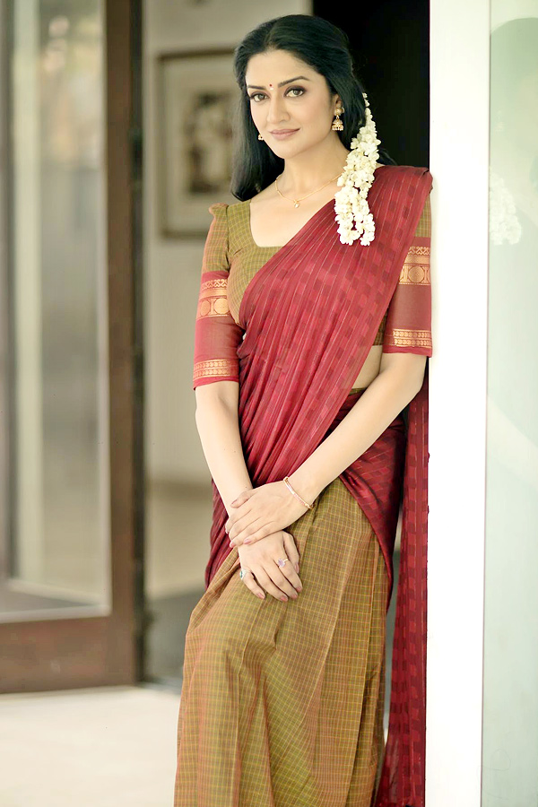 Heroine Vimala Raman Latest Photos - Sakshi15
