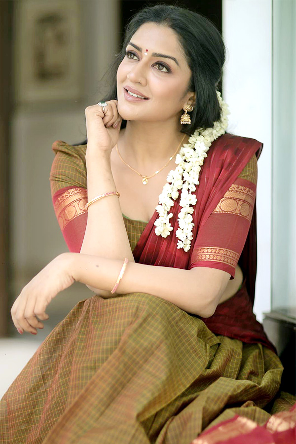 Heroine Vimala Raman Latest Photos - Sakshi16