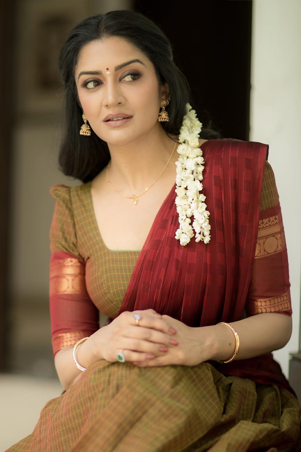 Heroine Vimala Raman Latest Photos - Sakshi17