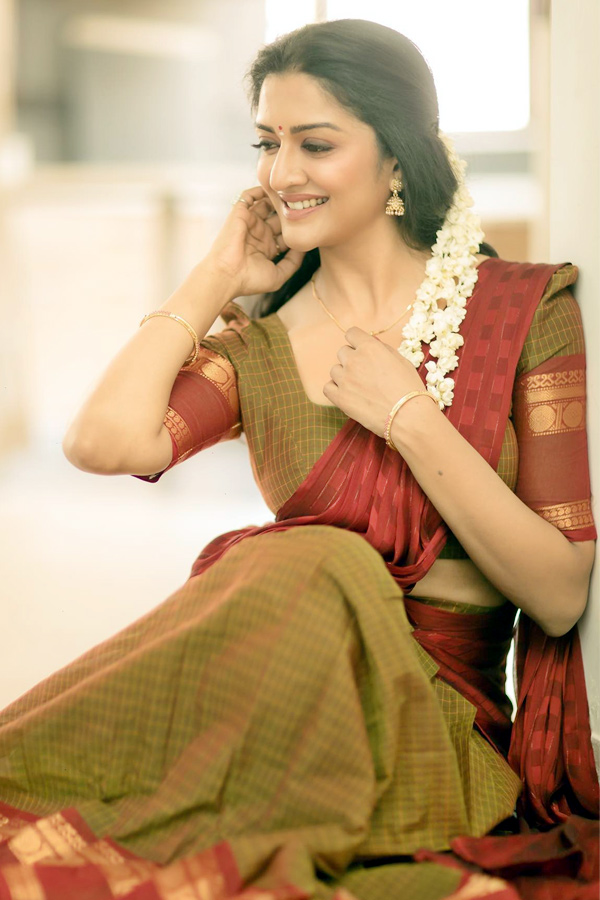 Heroine Vimala Raman Latest Photos - Sakshi13