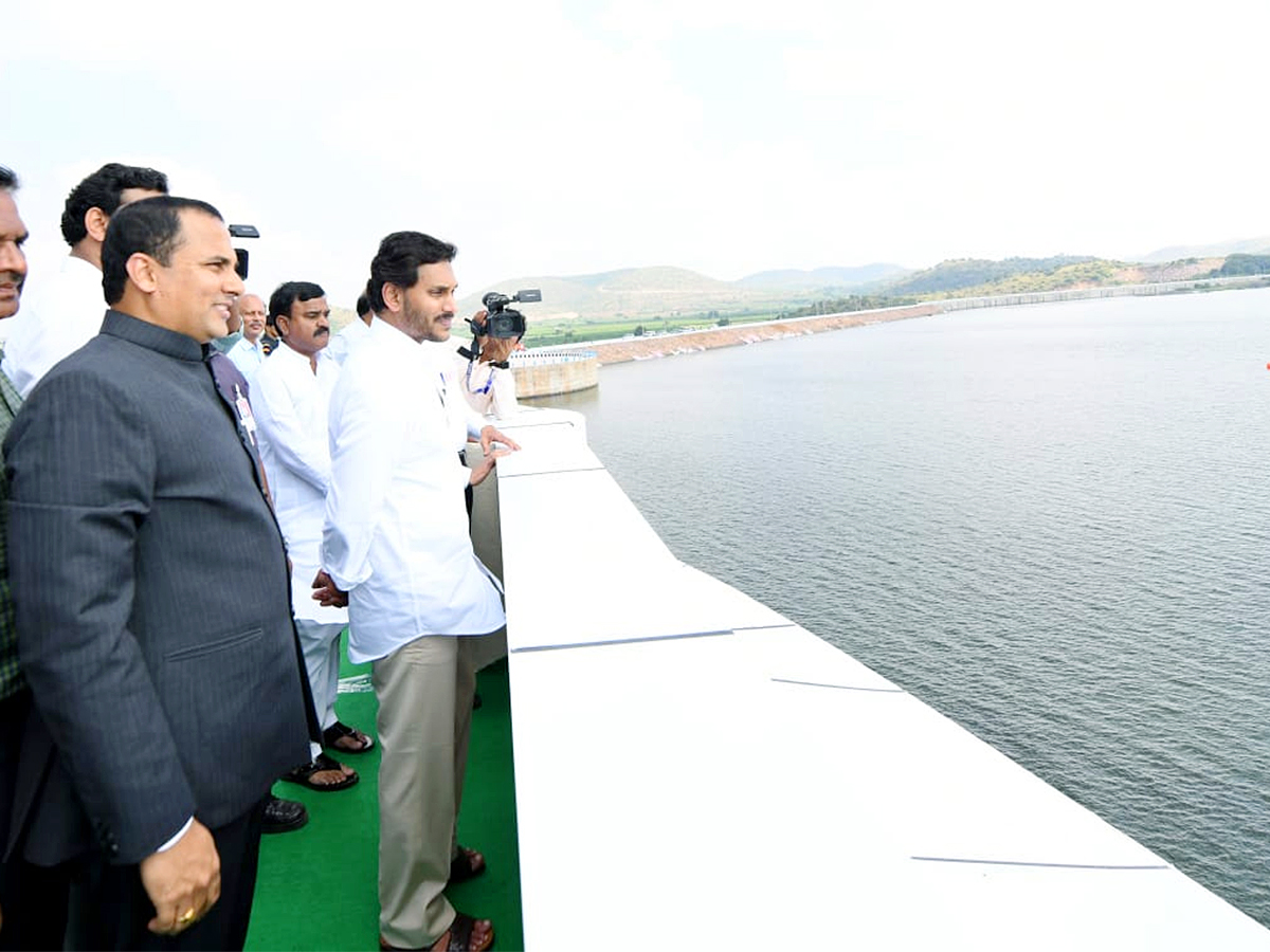 CM YS Jagan experiences boating at reservoir in Kadapa district - Sakshi11