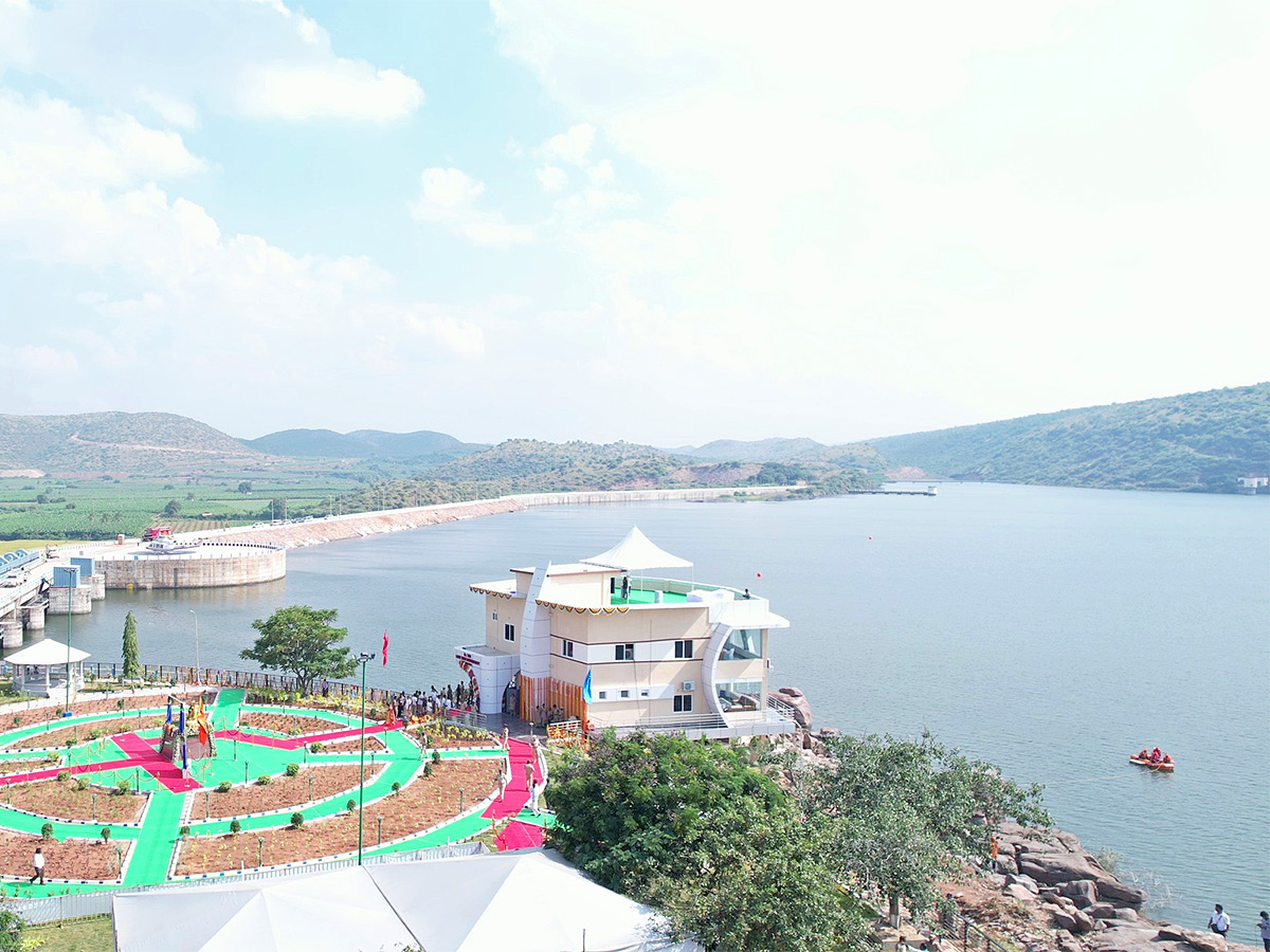 CM YS Jagan experiences boating at reservoir in Kadapa district - Sakshi12