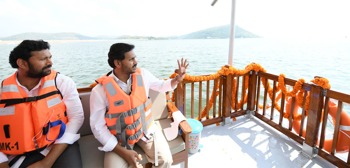 CM YS Jagan experiences boating at reservoir in Kadapa district - Sakshi15