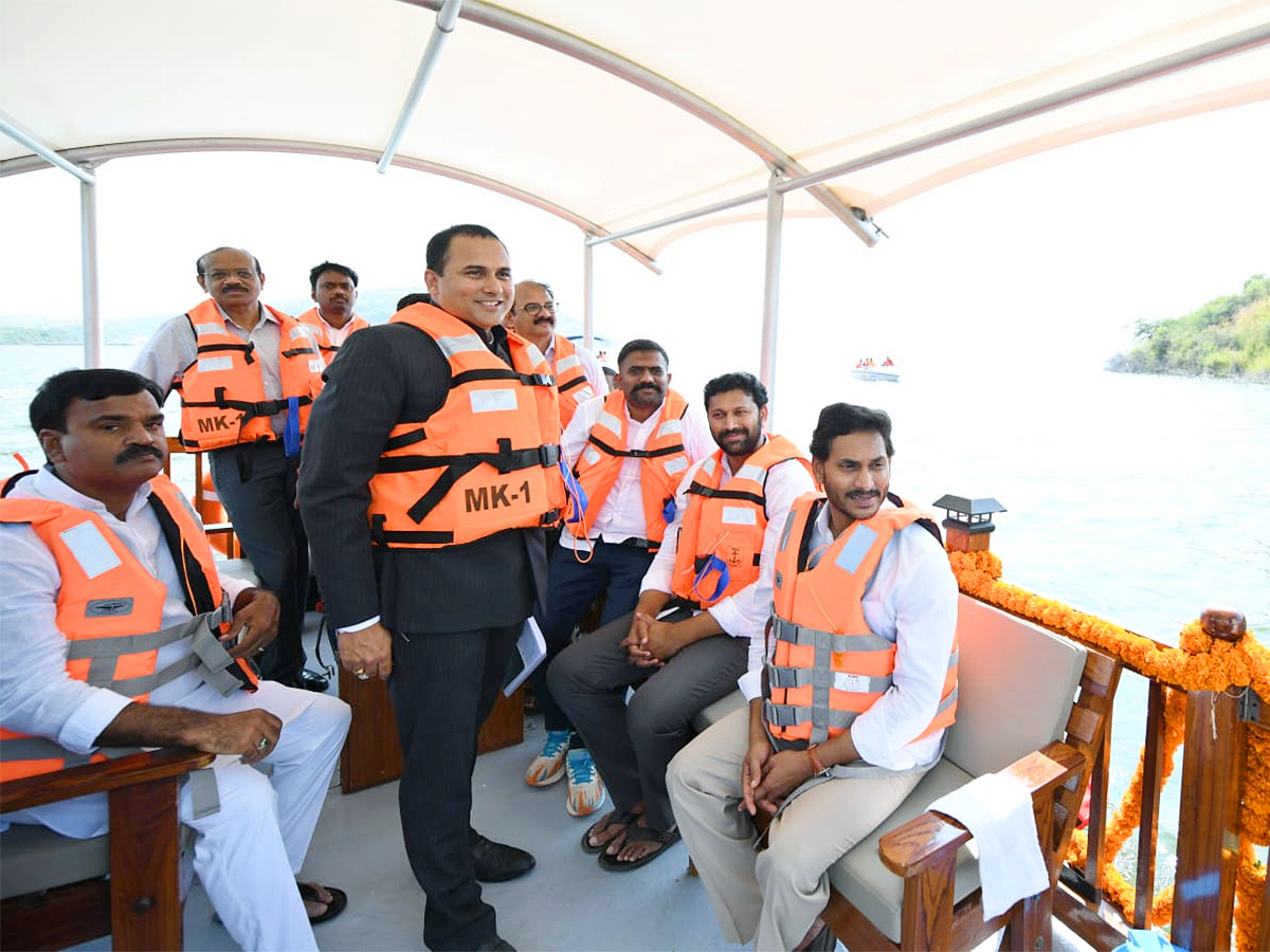 CM YS Jagan experiences boating at reservoir in Kadapa district - Sakshi17