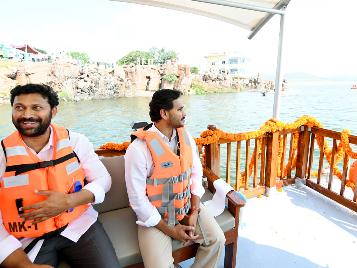 CM YS Jagan experiences boating at reservoir in Kadapa district - Sakshi22