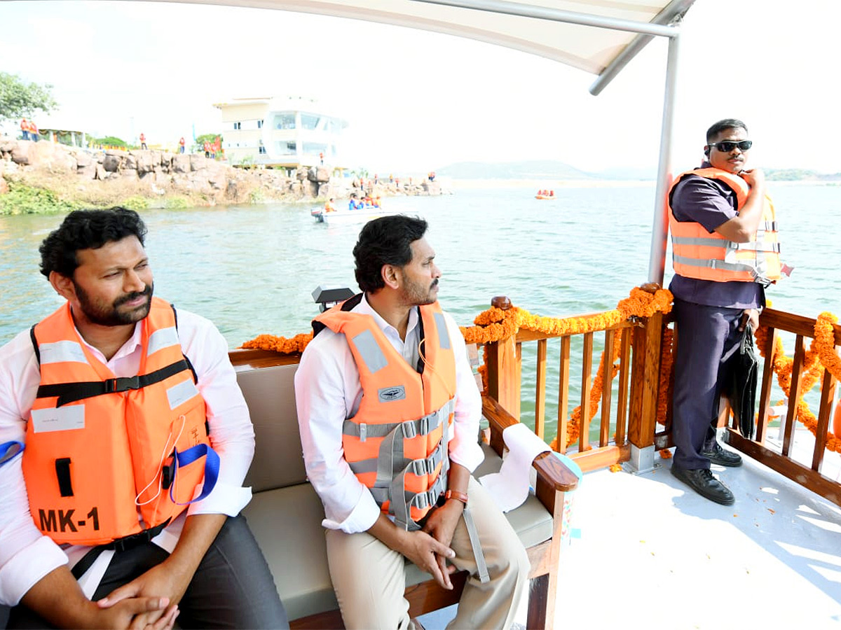 CM YS Jagan experiences boating at reservoir in Kadapa district - Sakshi23