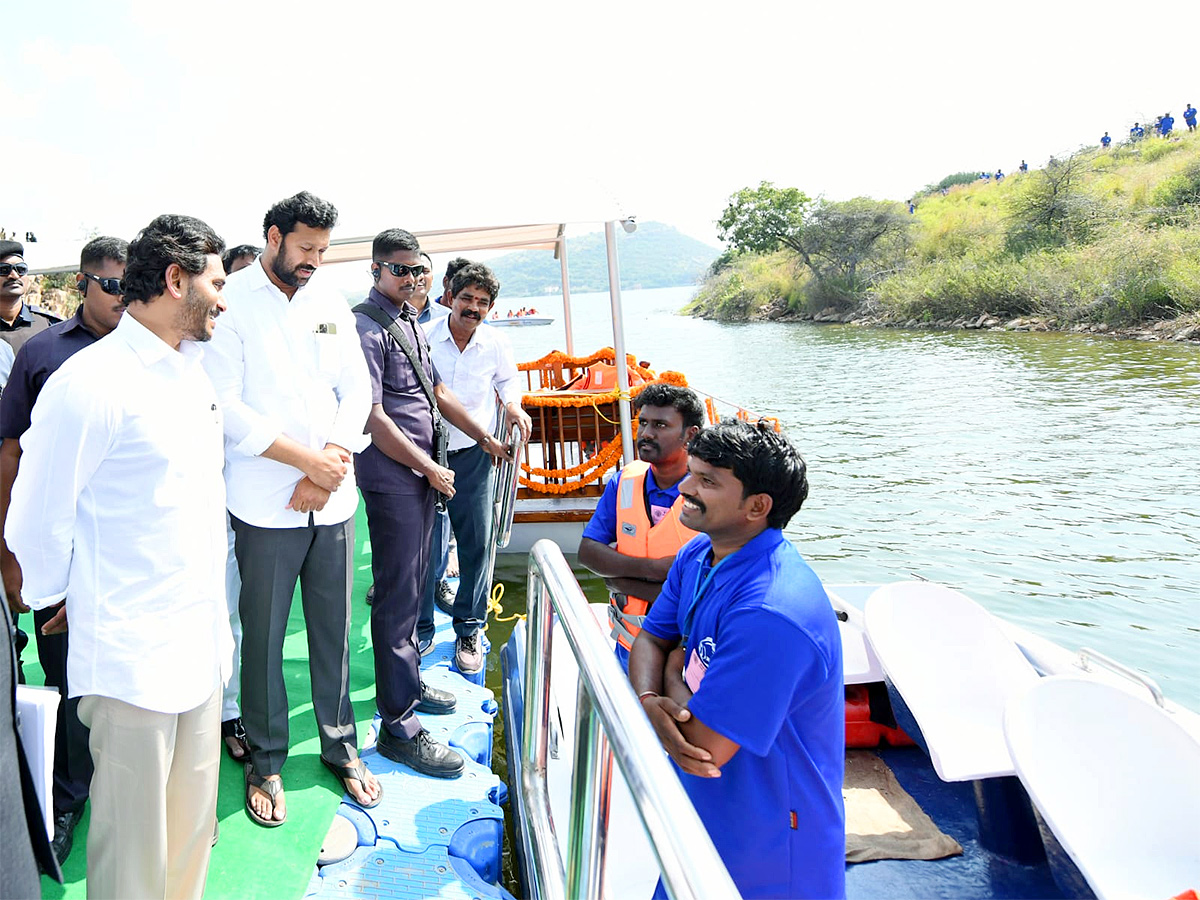 CM YS Jagan experiences boating at reservoir in Kadapa district - Sakshi24