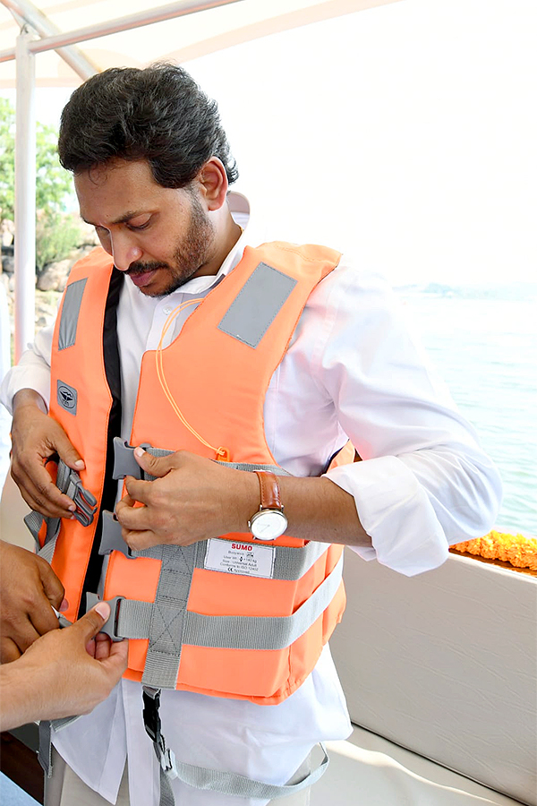 CM YS Jagan experiences boating at reservoir in Kadapa district - Sakshi26