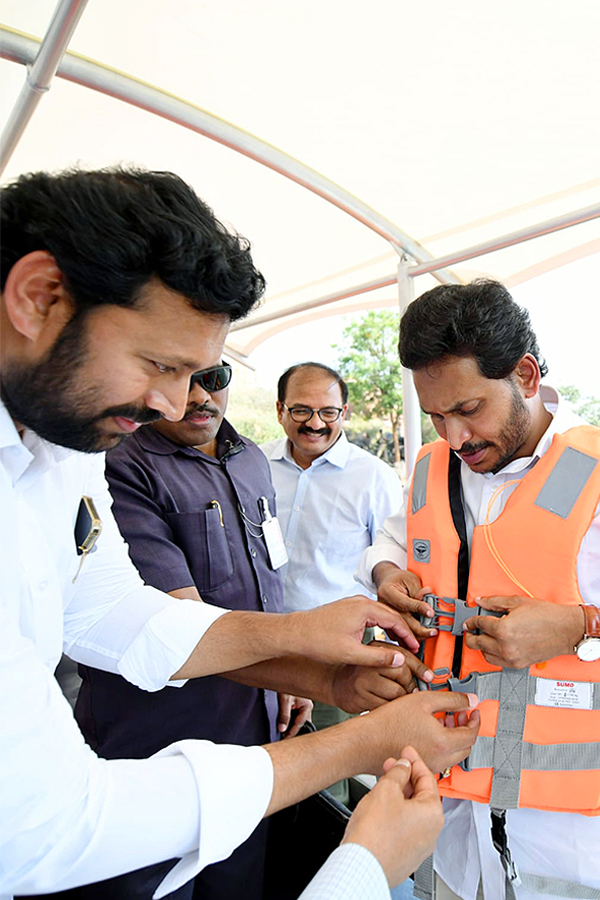 CM YS Jagan experiences boating at reservoir in Kadapa district - Sakshi27
