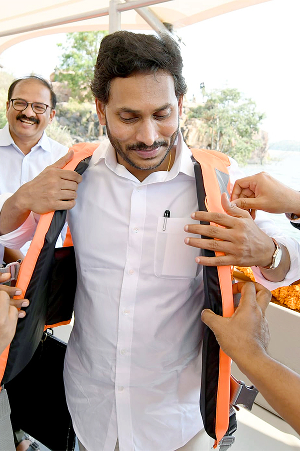 CM YS Jagan experiences boating at reservoir in Kadapa district - Sakshi28