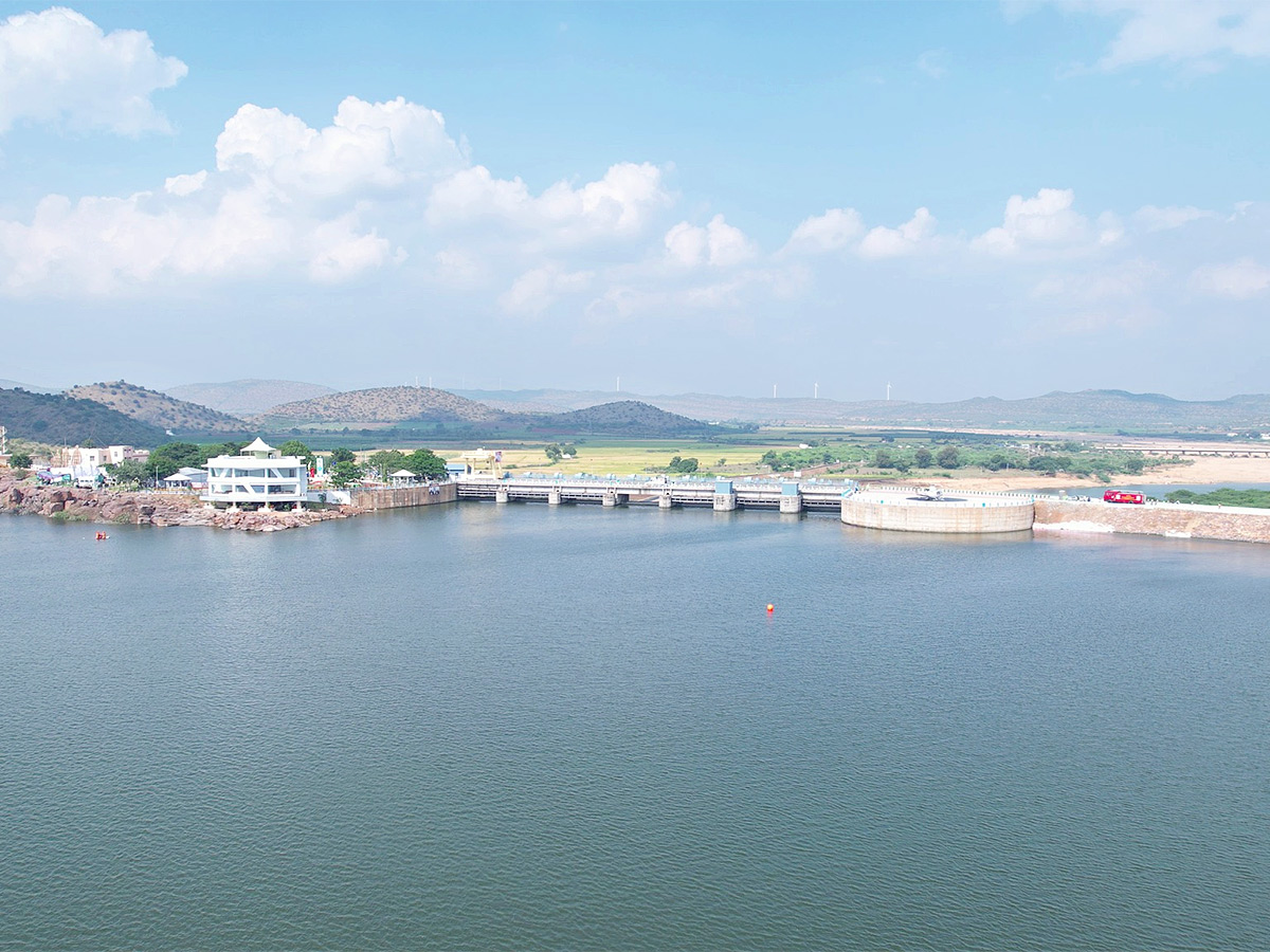 CM YS Jagan experiences boating at reservoir in Kadapa district - Sakshi7
