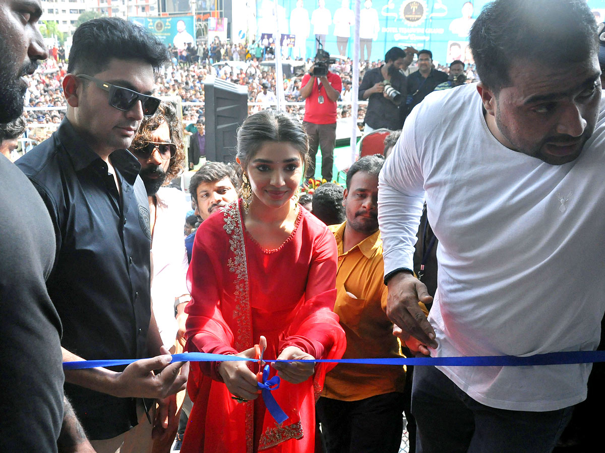 Krithi Shetty Visuals At Tejaswini Grand Opening Nellore - Sakshi11