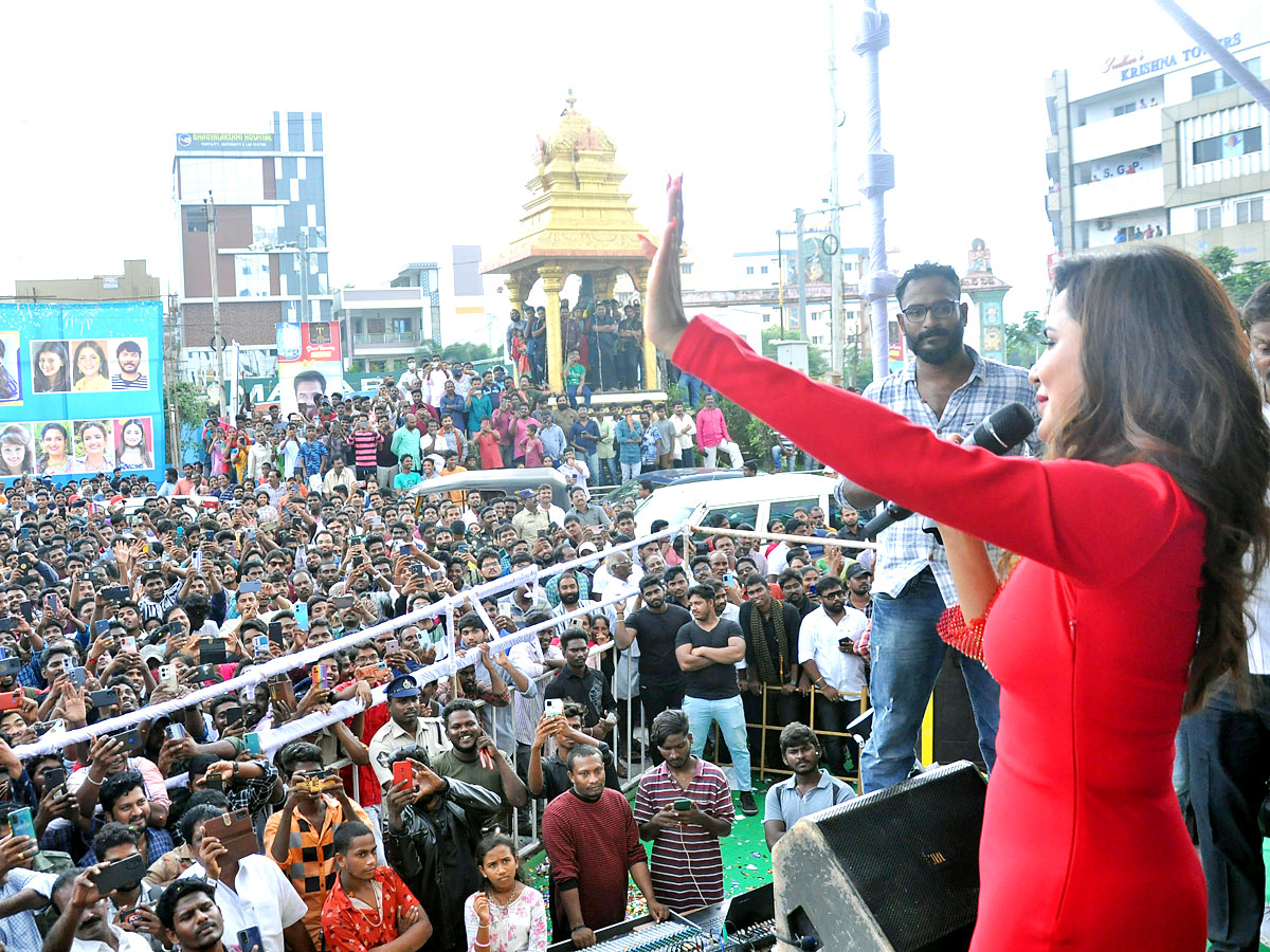 Krithi Shetty Visuals At Tejaswini Grand Opening Nellore - Sakshi2