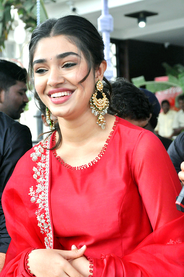 Krithi Shetty Visuals At Tejaswini Grand Opening Nellore - Sakshi25