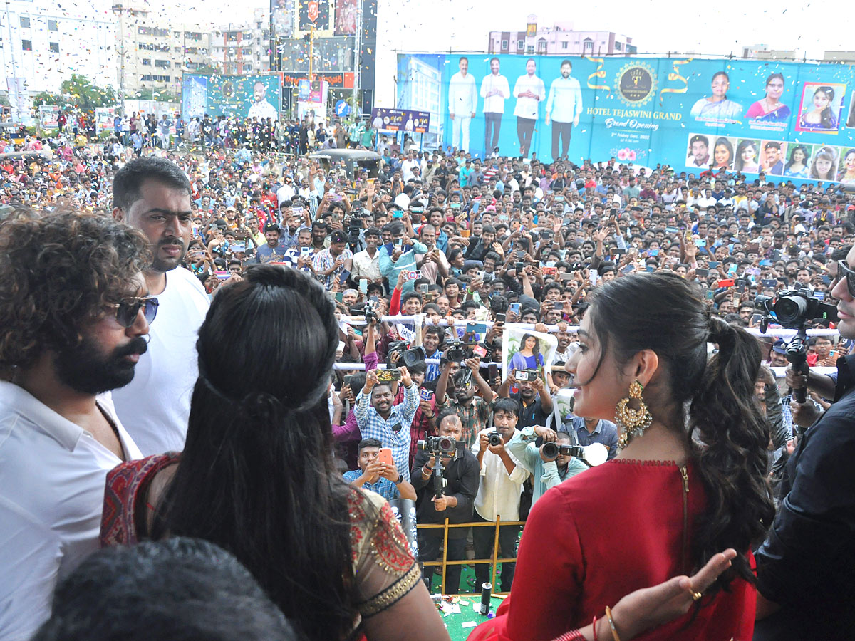 Krithi Shetty Visuals At Tejaswini Grand Opening Nellore - Sakshi7