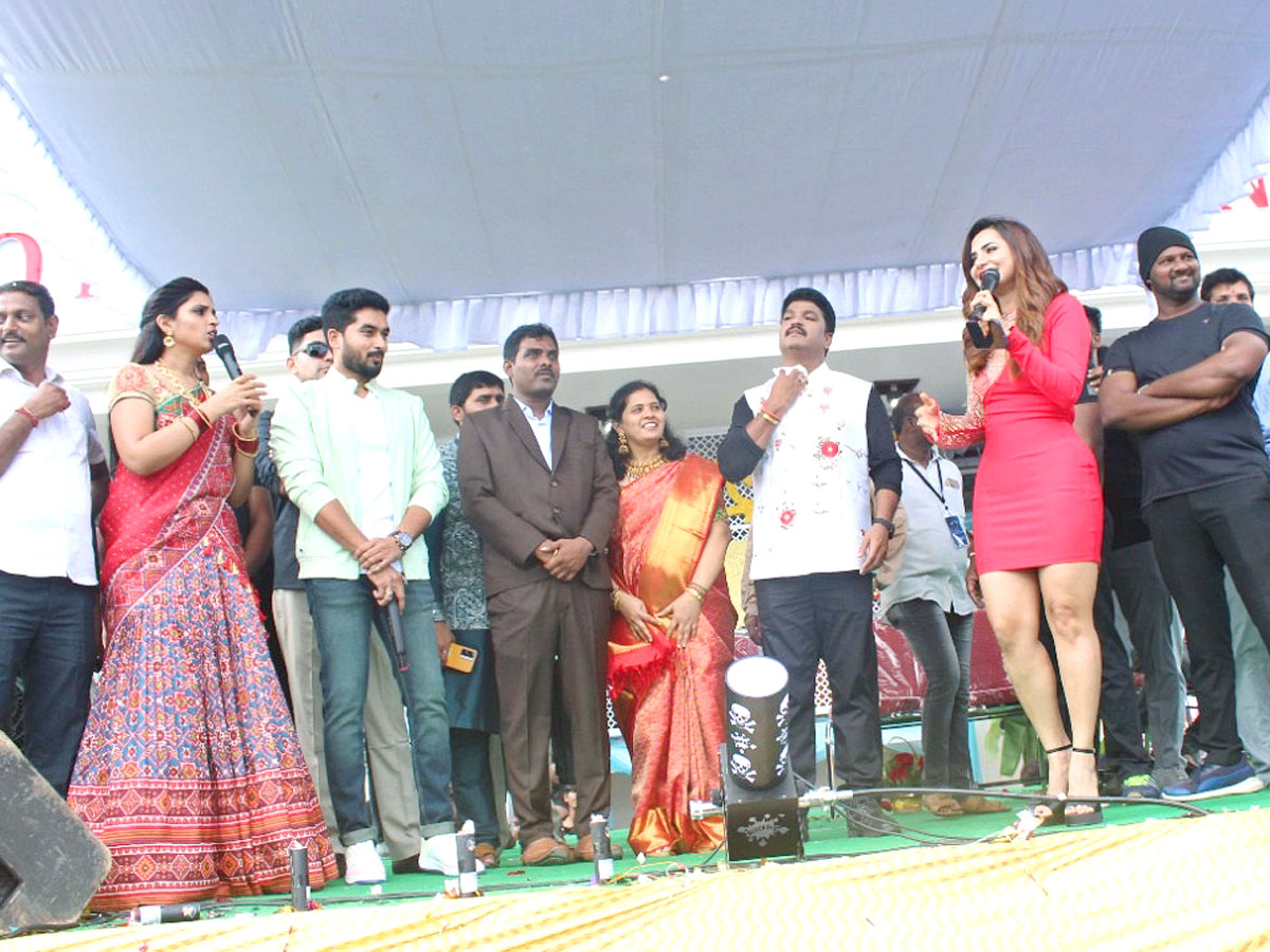 Krithi Shetty Visuals At Tejaswini Grand Opening Nellore - Sakshi8