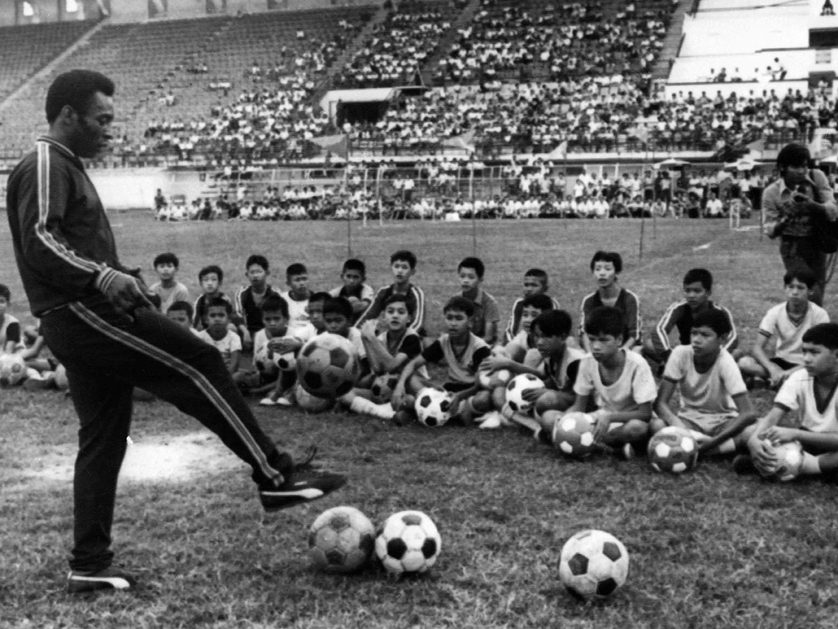 Brazil Football Icon Pele Rare Pictures - Sakshi8