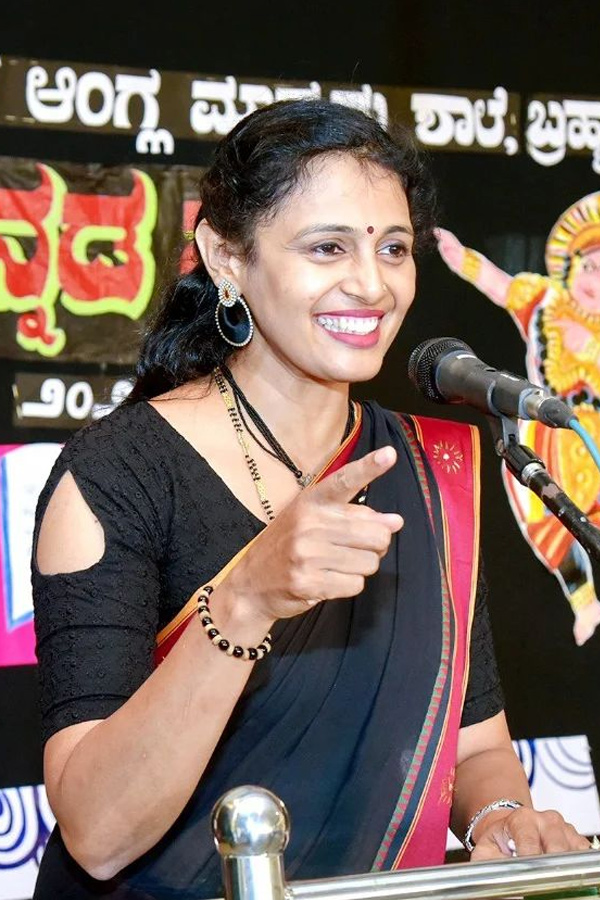 Kantara Actress Manasi Sudhir Photos - Sakshi11