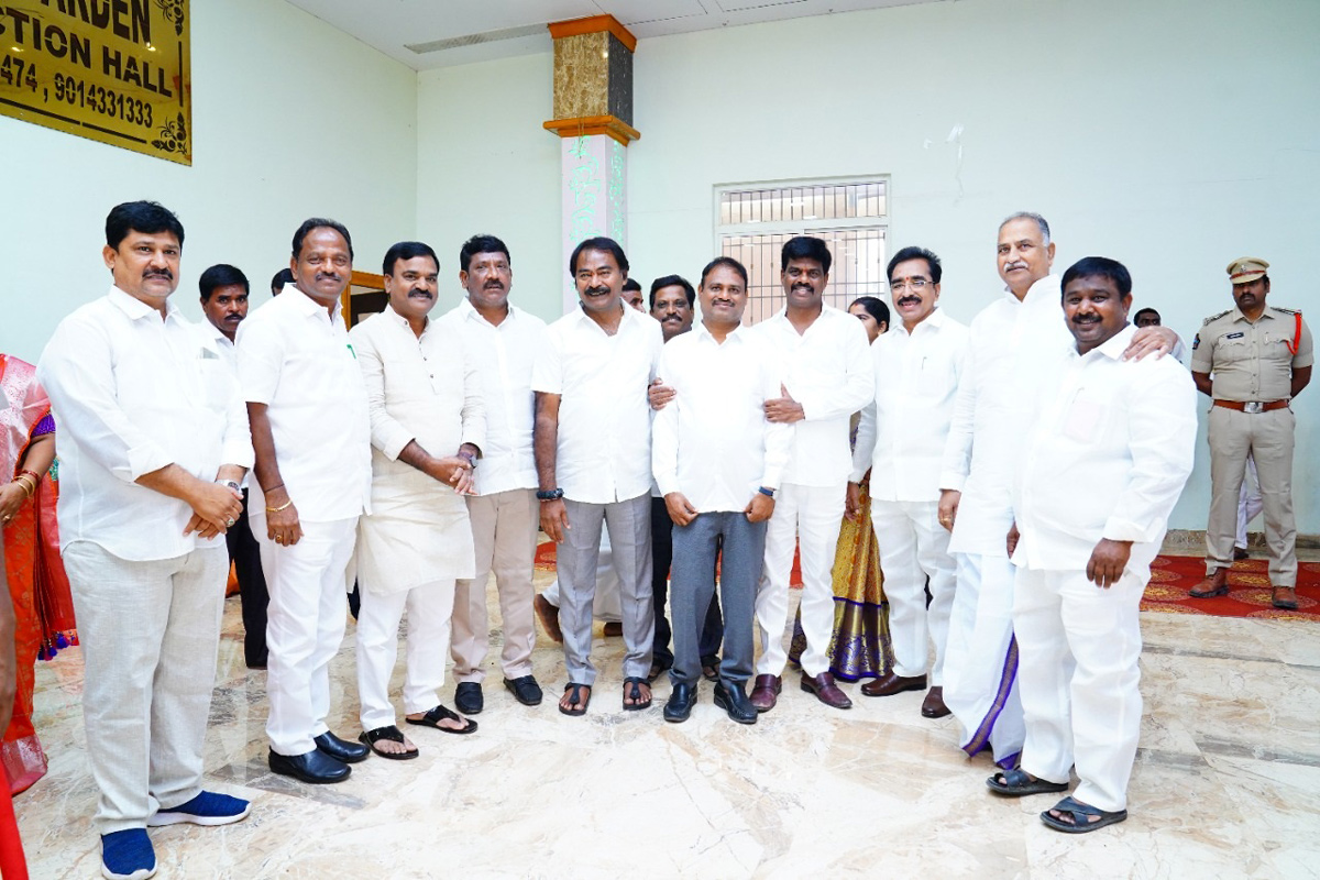 CM YS Jagan Couple Attends Ravishekar Daughter Marriage in Pulivendula - Sakshi9
