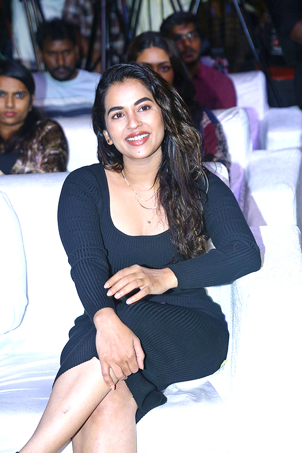 Actress Komalee Prasad Latest Hot Look Pics - Sakshi13