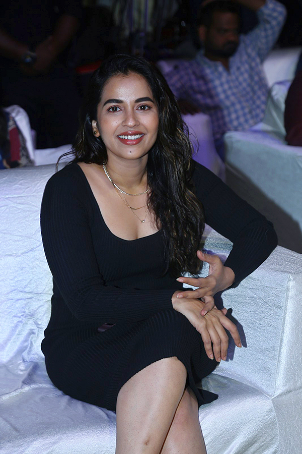 Actress Komalee Prasad Latest Hot Look Pics - Sakshi7