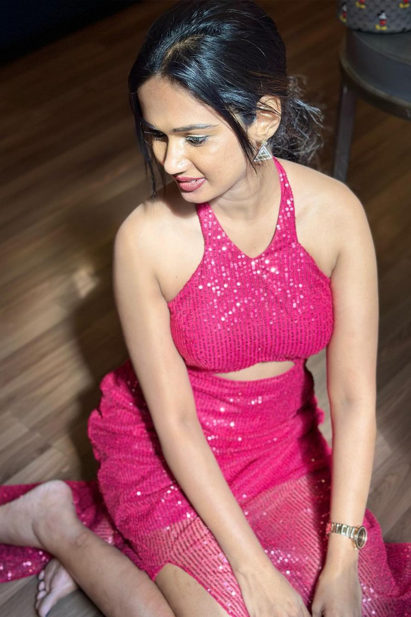 Ashu Reddy and Ariyana Glory Latest Photos - Sakshi14