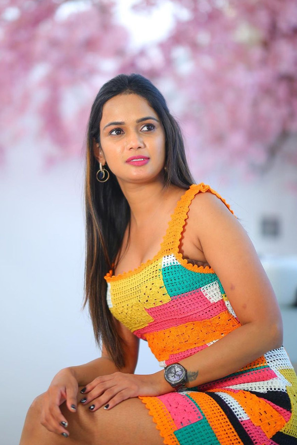 Ashu Reddy and Ariyana Glory Latest Photos - Sakshi6