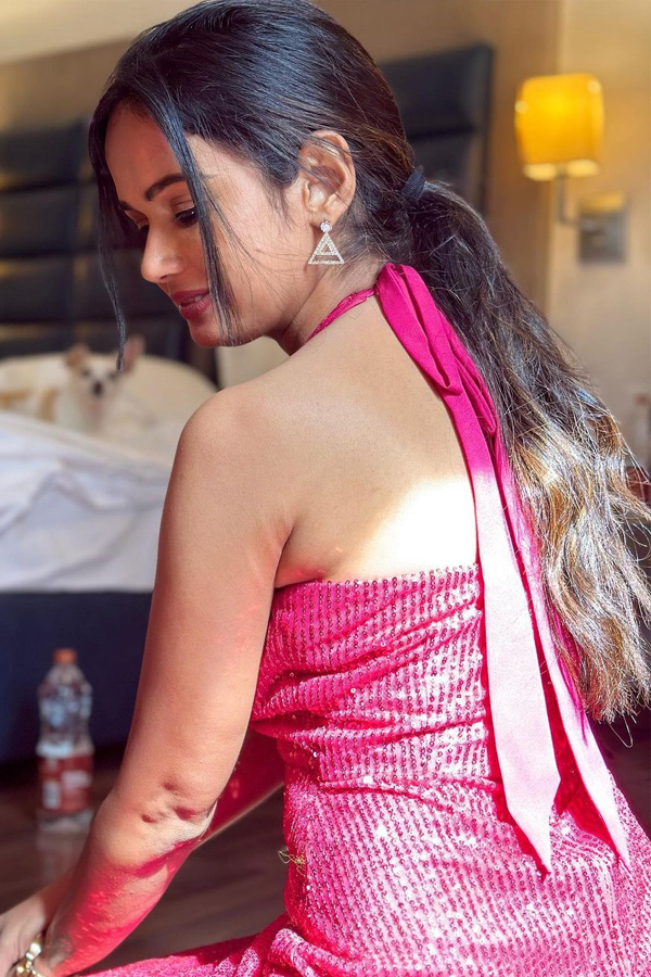 Ashu Reddy and Ariyana Glory Latest Photos - Sakshi17