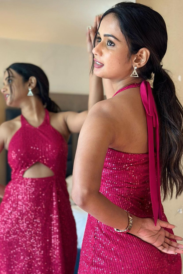 Ashu Reddy and Ariyana Glory Latest Photos - Sakshi18