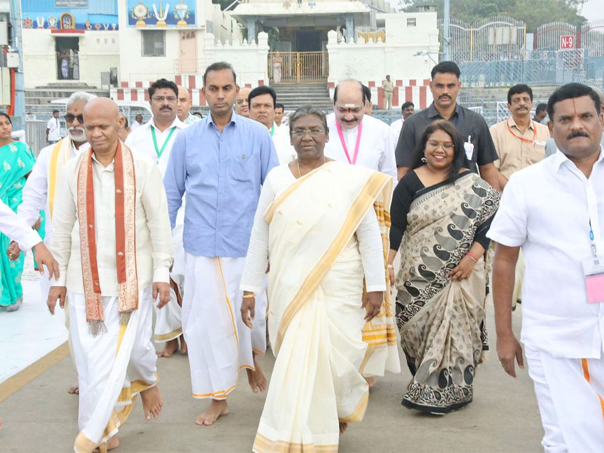 President Draupadi Murmu visit Tirupati - Sakshi4