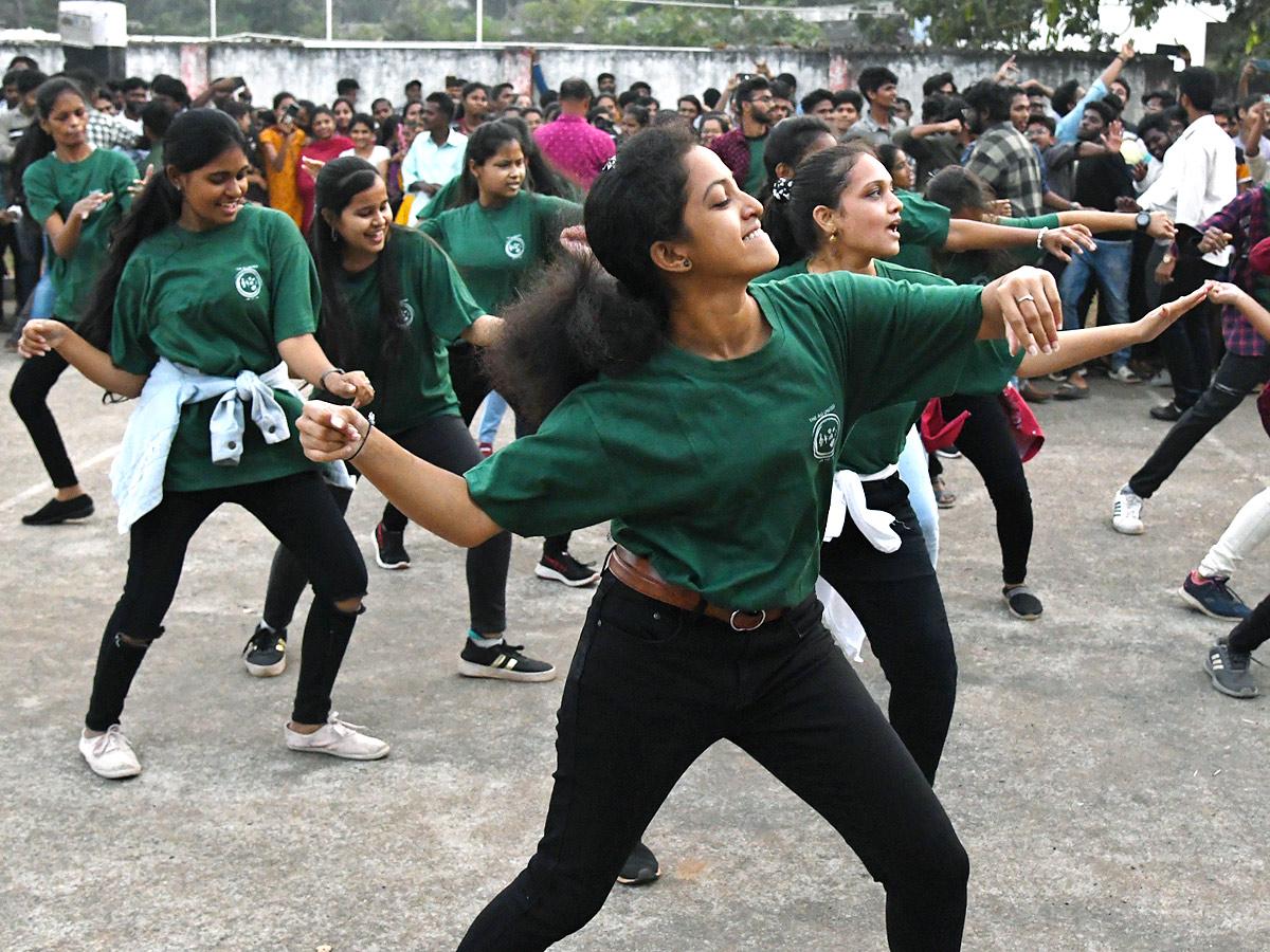 Students Perform flash mob For cause at Andhra University - Sakshi2