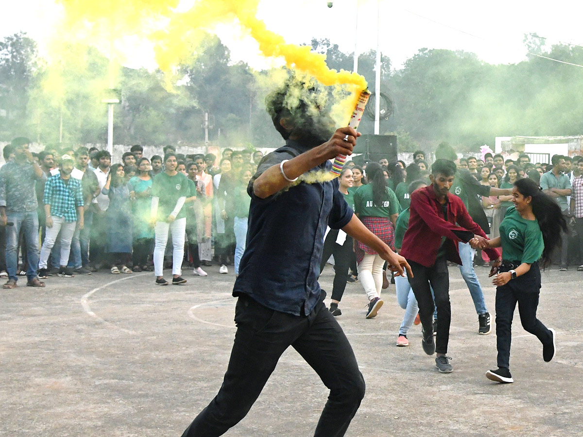 Students Perform flash mob For cause at Andhra University - Sakshi3