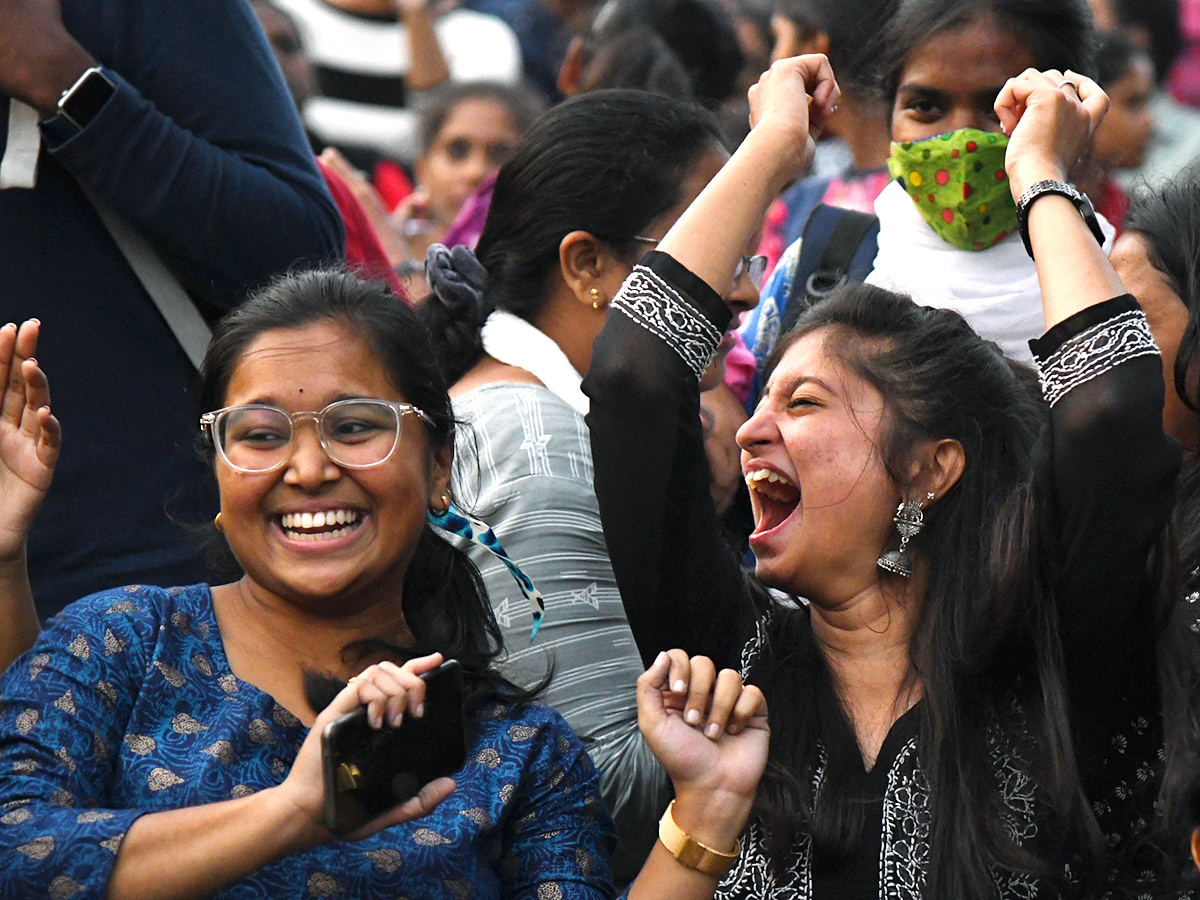 Students Perform flash mob For cause at Andhra University - Sakshi4