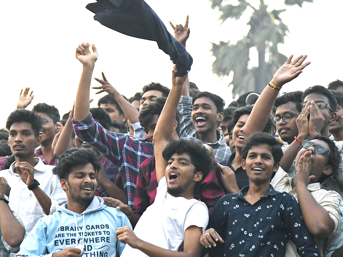 Students Perform flash mob For cause at Andhra University - Sakshi5