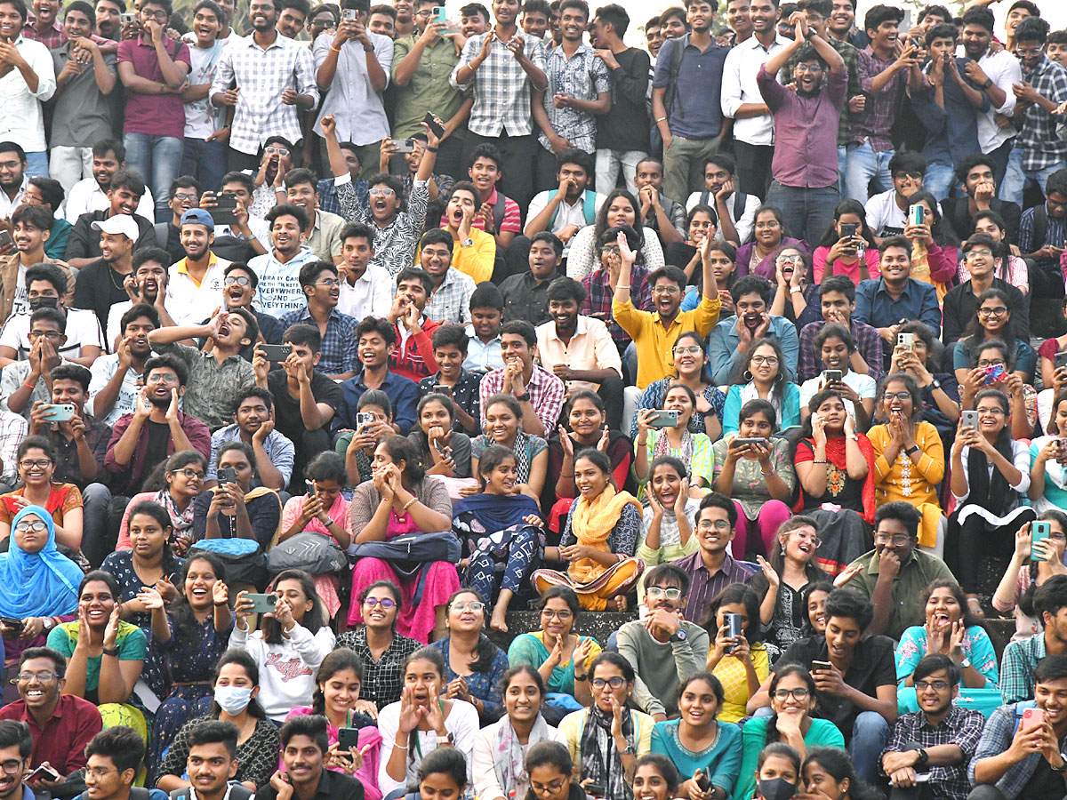 Students Perform flash mob For cause at Andhra University - Sakshi8