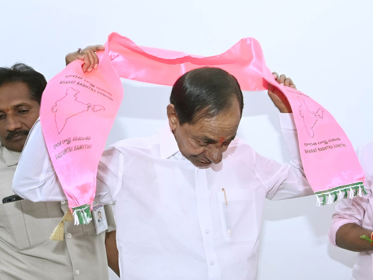 CM KCR officially launches Bharat Rashtra Samithi party Photo Gallery - Sakshi21