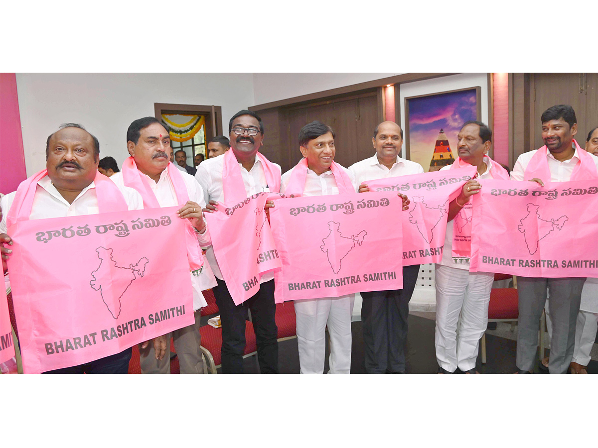 CM KCR officially launches Bharat Rashtra Samithi party Photo Gallery - Sakshi3
