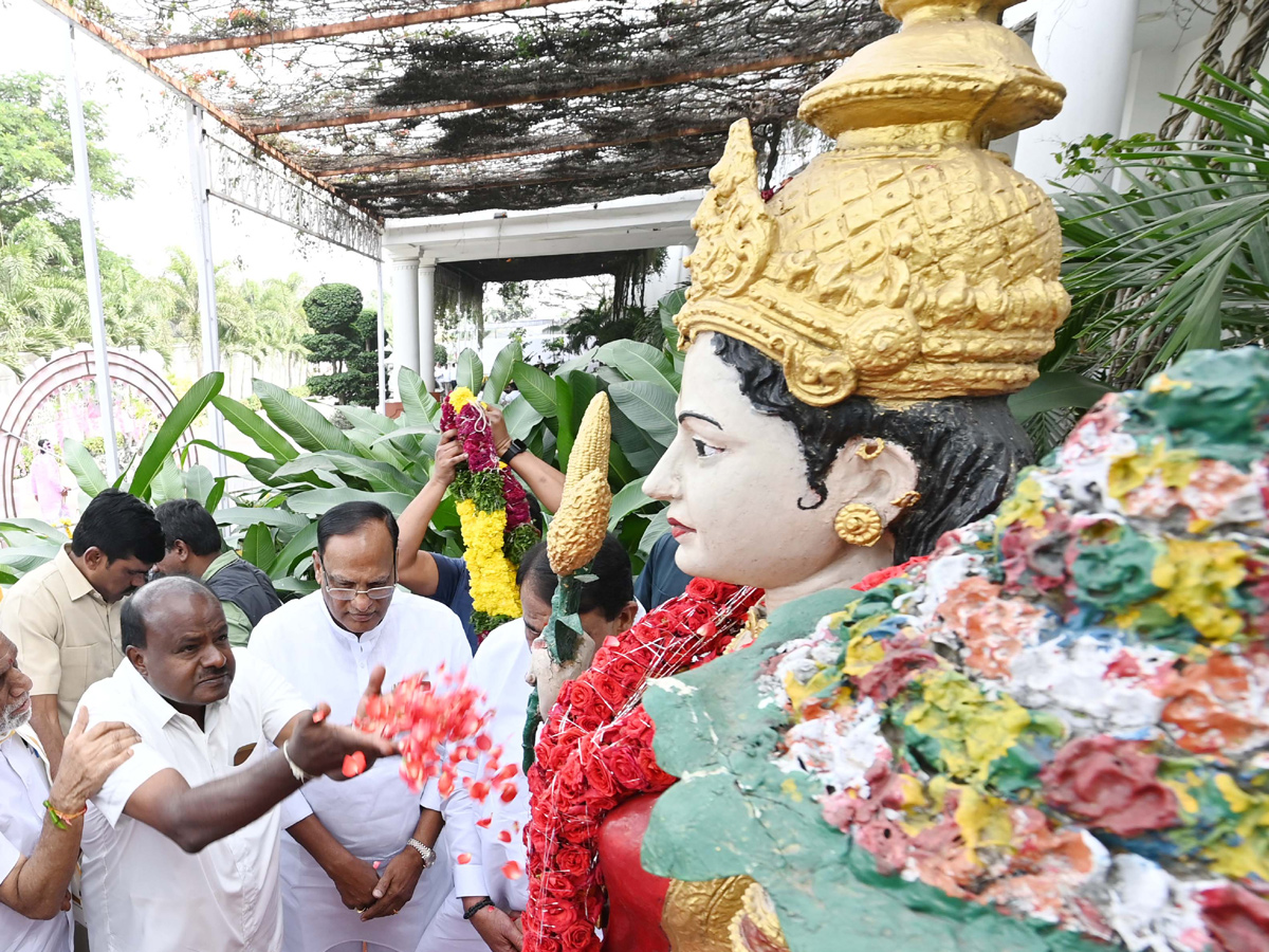 CM KCR officially launches Bharat Rashtra Samithi party Photo Gallery - Sakshi36
