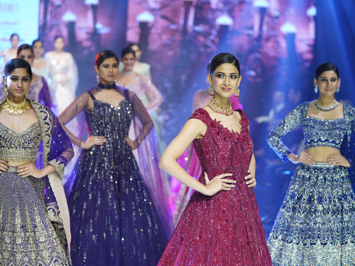 Actress Chitrangda Singh At Neerus The Winter Wedding Collection At Hyderabad Photo Gallery - Sakshi19