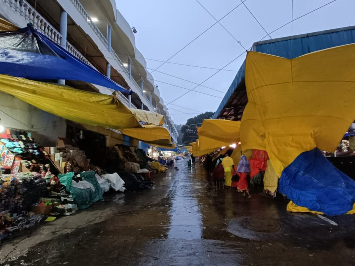 Heavy Rain Hits Tirumala December 2022 With Cyclone Mandous Effect - Sakshi7