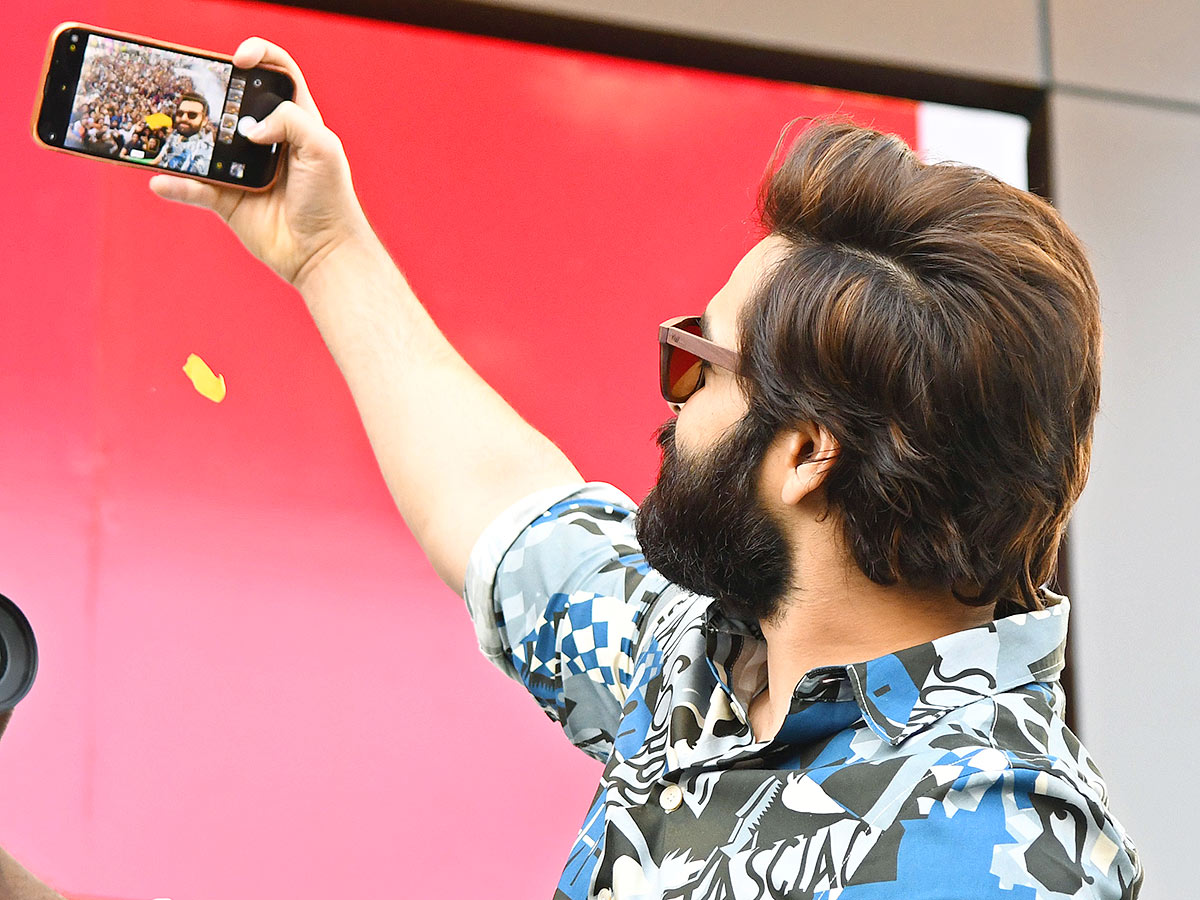 Hero Ram Pothineni Super Stylish Entry At Vijayawada - Sakshi2